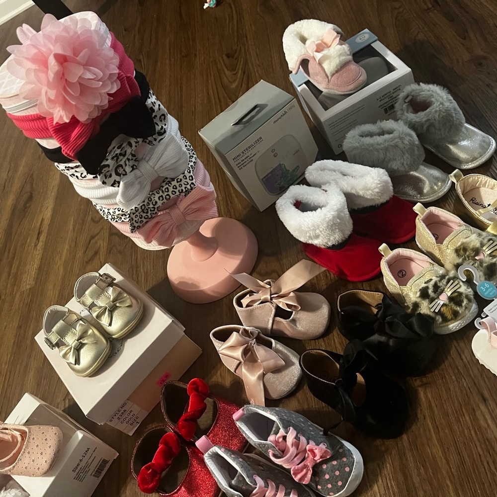 Baby girl shoes and head bows